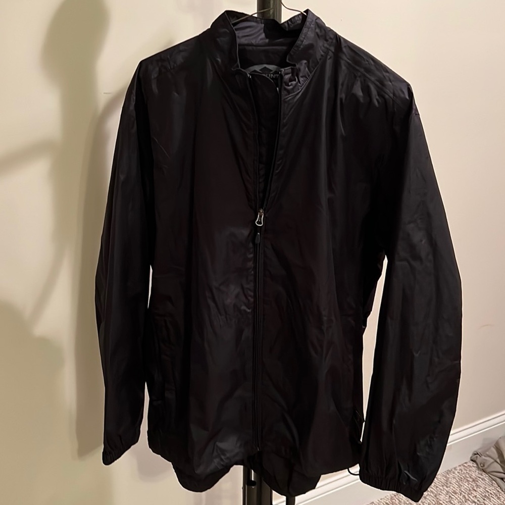 Mens light weight jacket. Like new! Zip front with zip pockets, vented back.